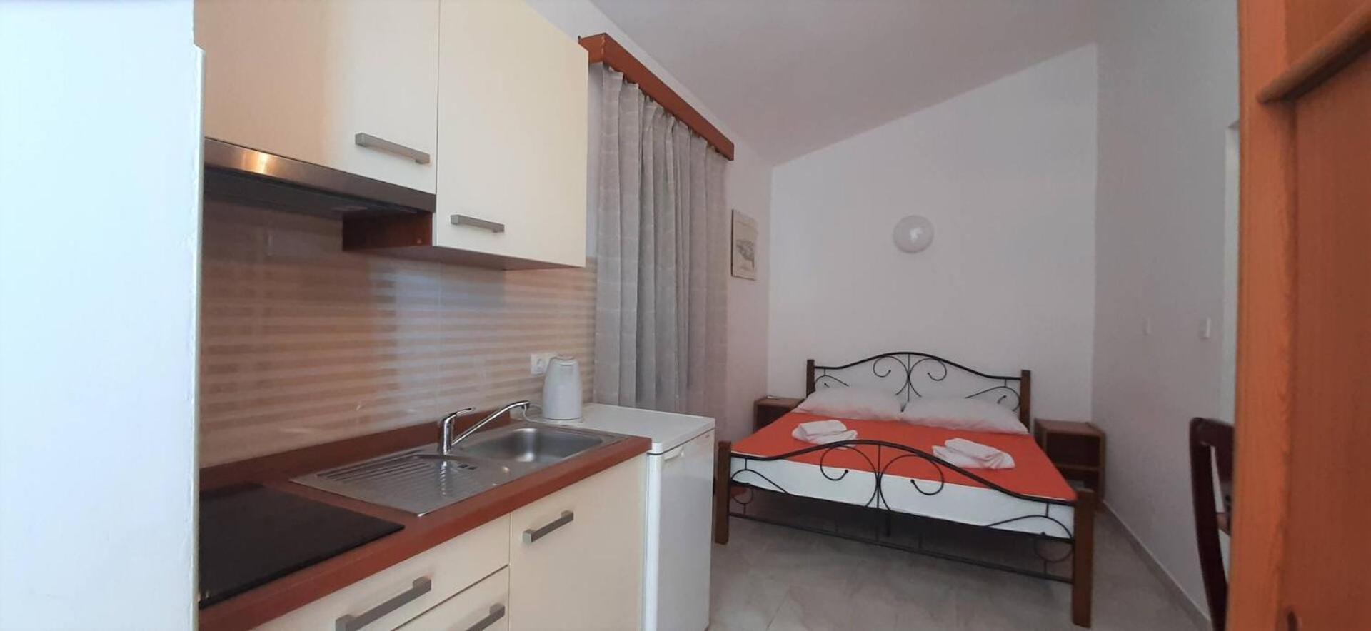 Guest House Helena Close To Beach คิร์ก ภายนอก รูปภาพ