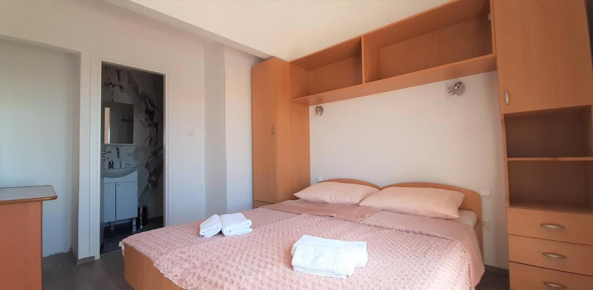 Guest House Helena Close To Beach คิร์ก ภายนอก รูปภาพ
