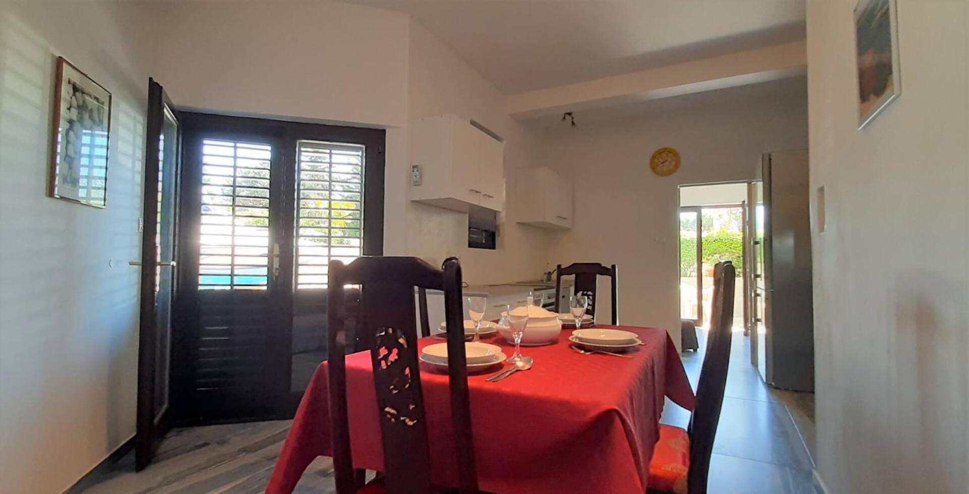 Guest House Helena Close To Beach คิร์ก ภายนอก รูปภาพ