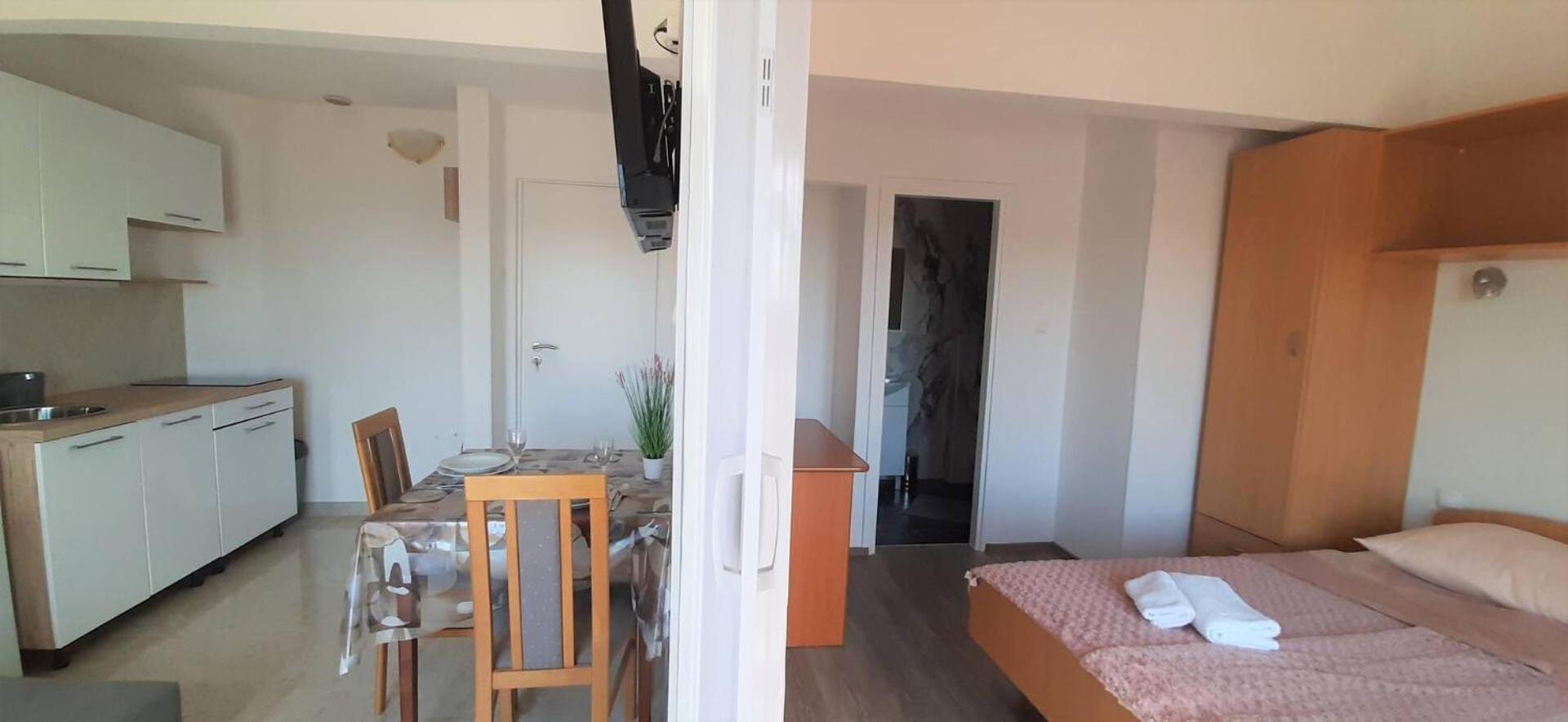 Guest House Helena Close To Beach คิร์ก ภายนอก รูปภาพ