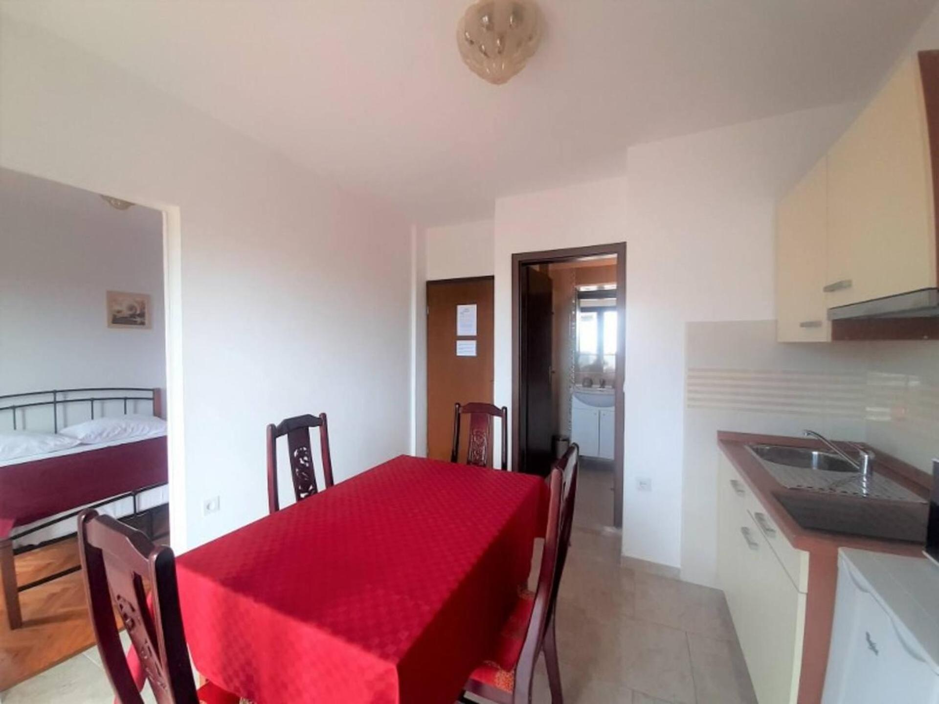 Guest House Helena Close To Beach คิร์ก ภายนอก รูปภาพ