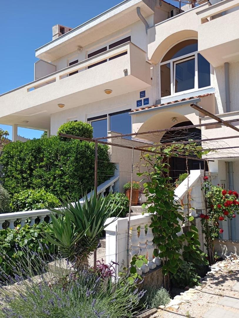 Guest House Helena Close To Beach คิร์ก ภายนอก รูปภาพ