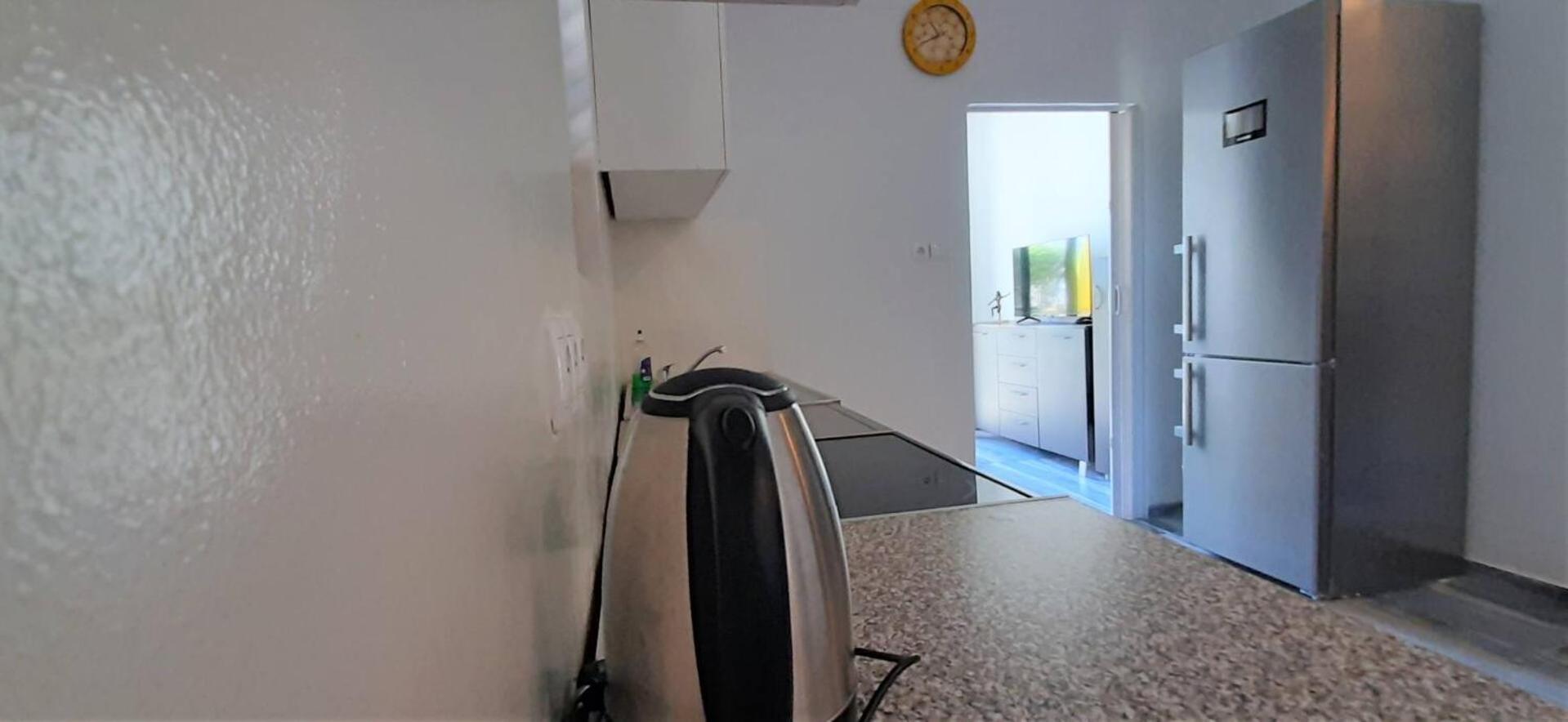 Guest House Helena Close To Beach คิร์ก ภายนอก รูปภาพ