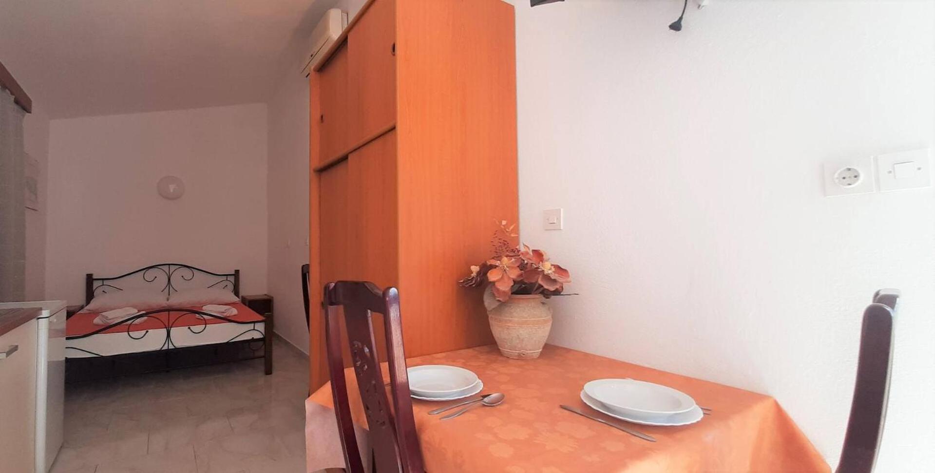 Guest House Helena Close To Beach คิร์ก ภายนอก รูปภาพ