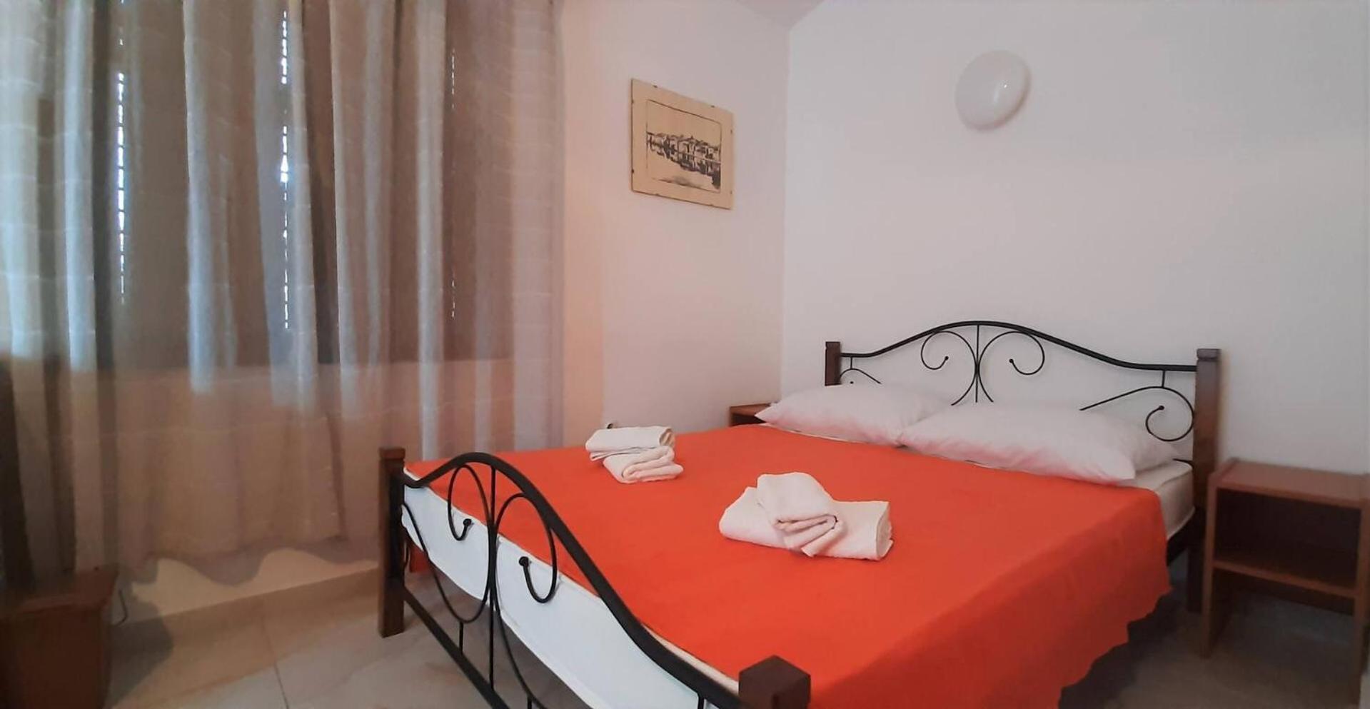 Guest House Helena Close To Beach คิร์ก ภายนอก รูปภาพ