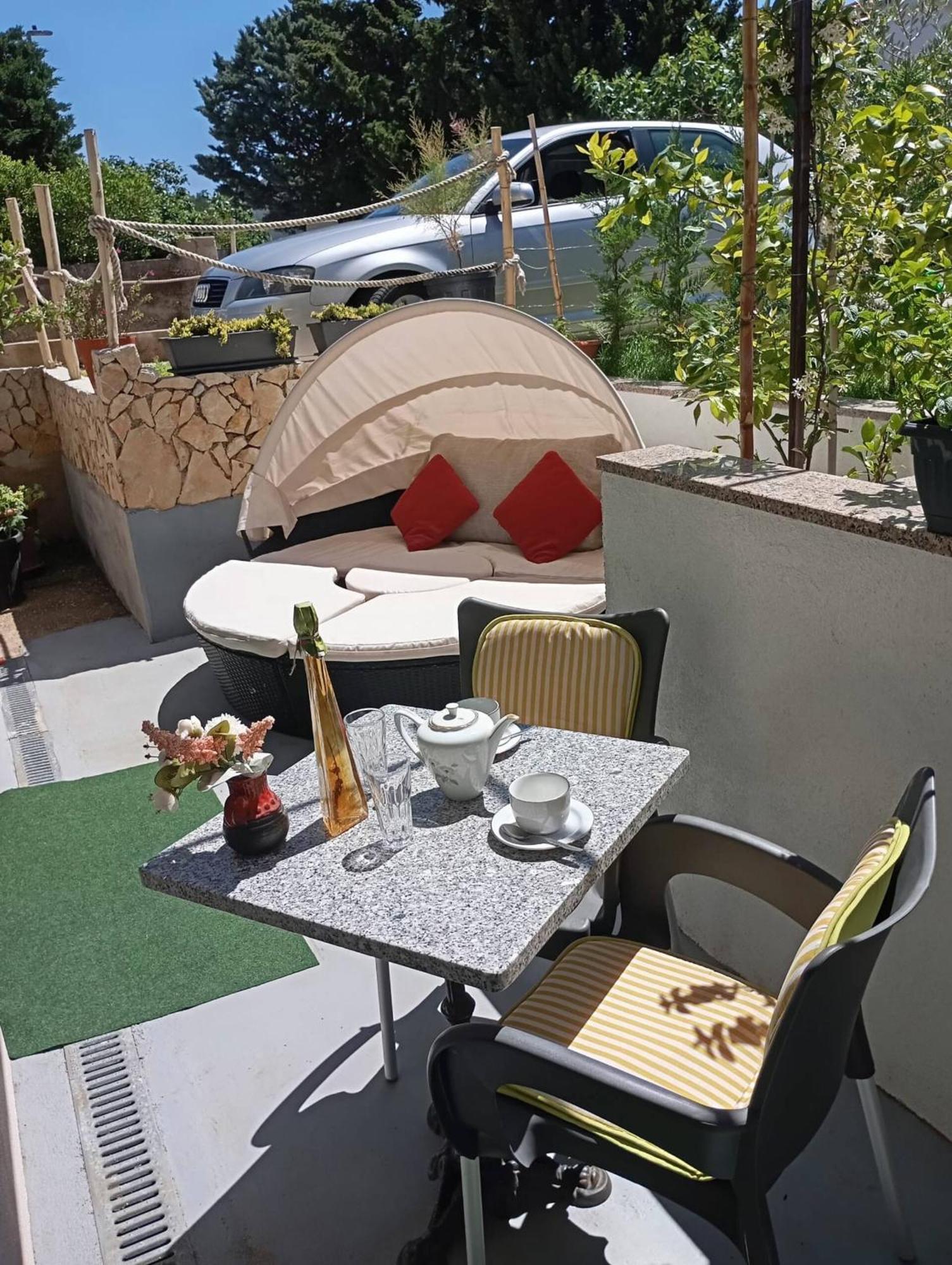 Guest House Helena Close To Beach คิร์ก ภายนอก รูปภาพ